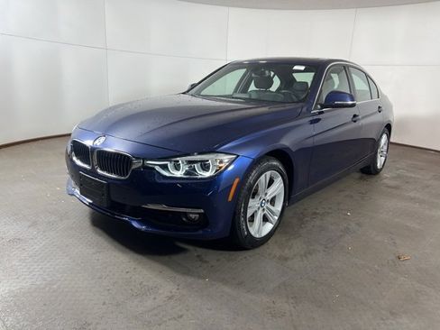 Used 2018 BMW 330i xDrive Sedan w/ Premium Package image 3