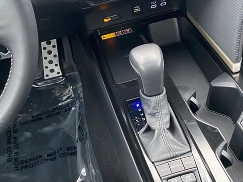 Used 2025 Toyota Camry SE w/ Convenience Package image 12