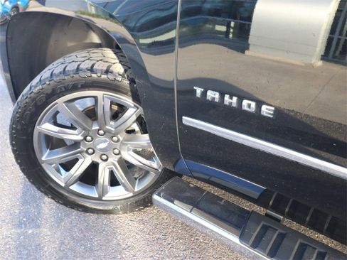 Used 2019 Chevrolet Tahoe LT w/ LT Signature Package image 3