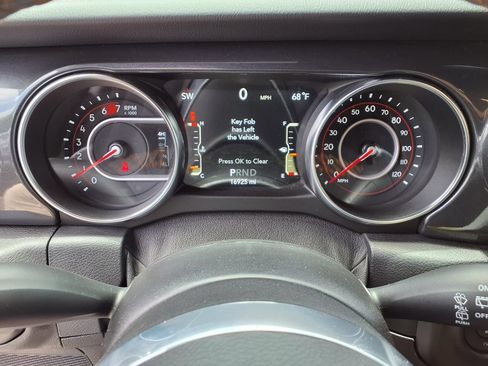 Used 2021 Jeep Wrangler Unlimited Rubicon w/ Trailer Tow Package AWD/4WD image 12