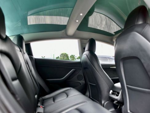 Used 2022 Tesla Model 3 Standard Range Plus image 14