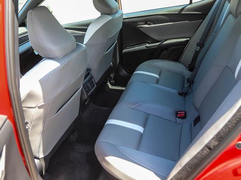 Used 2026 Toyota Camry SE FWD image 18
