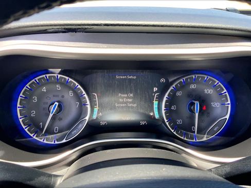 Used 2023 Chrysler Pacifica Touring-L FWD image 26