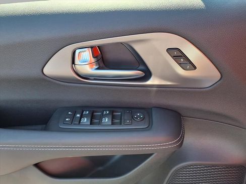 New 2026 Chrysler Pacifica Select image 16