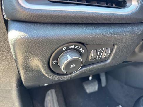 New 2026 Chrysler Pacifica Select AWD/4WD image 11