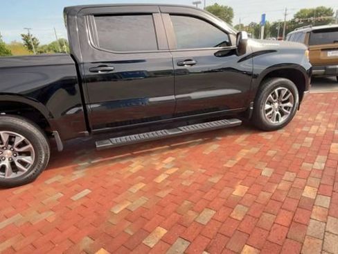 Used 2022 Chevrolet Silverado 1500 LT AWD/4WD image 2