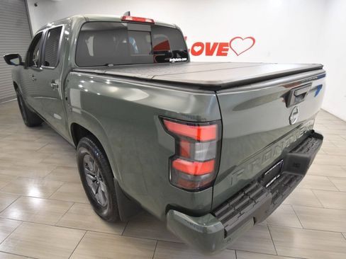 Used 2025 Nissan Frontier SV w/ SV Convenience Package RWD image 3