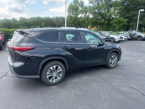 Used 2023 Toyota Highlander XLE FWD image 7