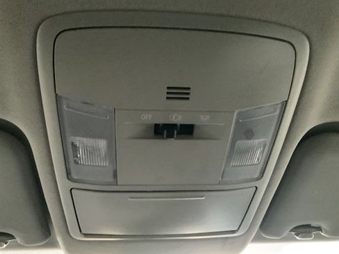 Used 2017 Toyota RAV4 LE AWD/4WD image 32