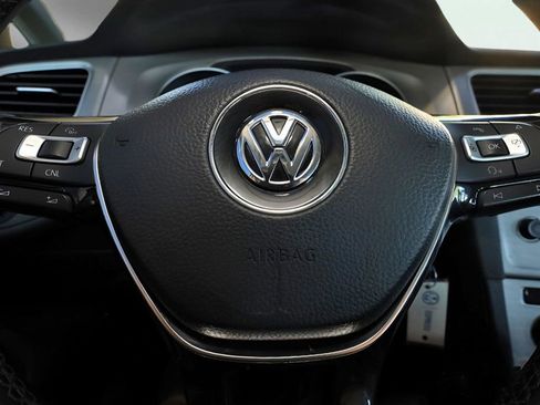 Used 2017 Volkswagen Golf S image 25