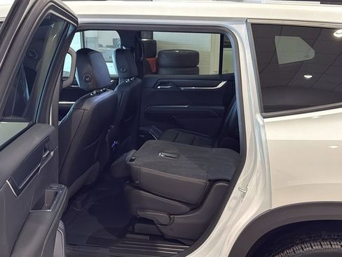 Used 2025 GMC Acadia Elevation w/ Elevation Premium Package image 20