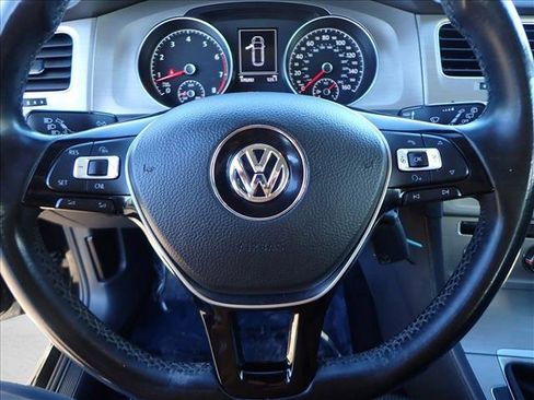 Used 2016 Volkswagen Golf S image 13