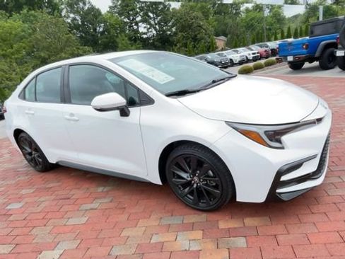 Used 2024 Toyota Corolla XSE FWD image 3