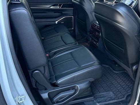 Used 2024 Jeep Wagoneer L Series III w/ Flexible Seating Group AWD/4WD image 30