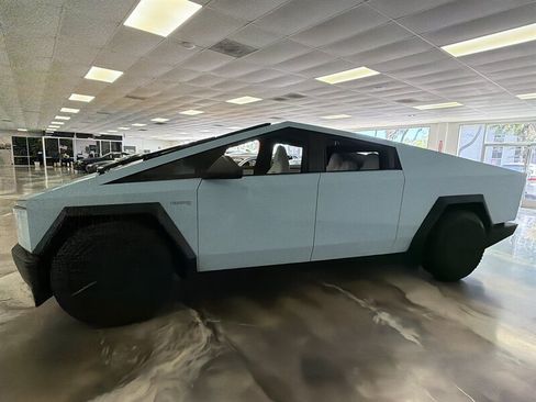 Used 2024 Tesla Cybertruck AWD Crew Cab image 7