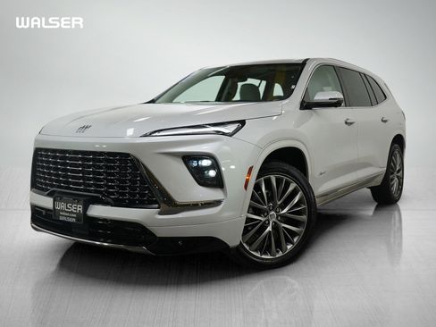 Used 2025 Buick Enclave Avenir image 1