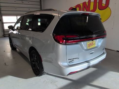 New 2026 Chrysler Pacifica Select w/ S Appearance Package AWD/4WD image 3
