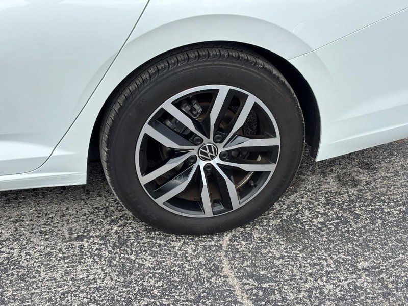 Used 2025 Volkswagen Jetta SE w/ Sunroof Package FWD image 12