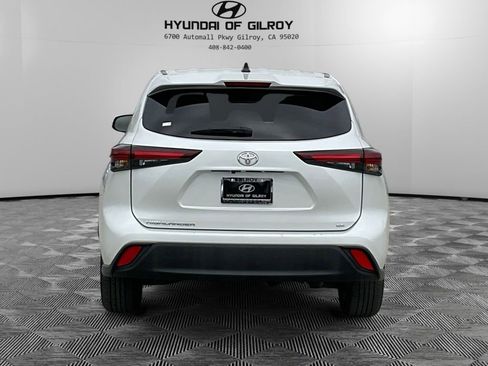 Used 2024 Toyota Highlander LE image 6