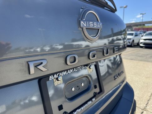 Used 2024 Nissan Rogue SV image 9