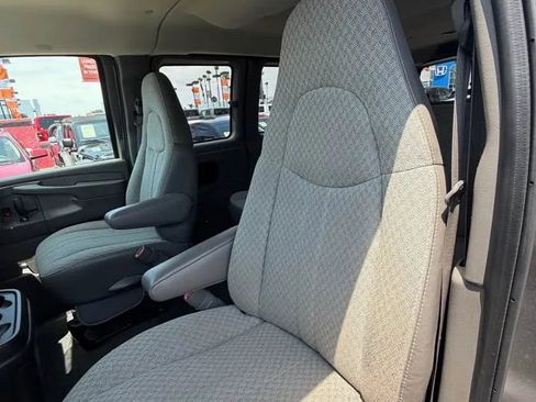 Used 2008 Chevrolet Express 2500 Passenger w/ LT Preferred Equipment Group RWD image 7