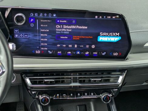 Used 2025 Chevrolet Traverse LT image 18