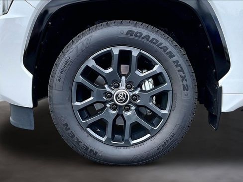 Used 2024 Toyota Sequoia Platinum image 9