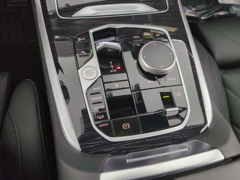 Used 2026 BMW X7 xDrive40i w/ M Sport Package image 15