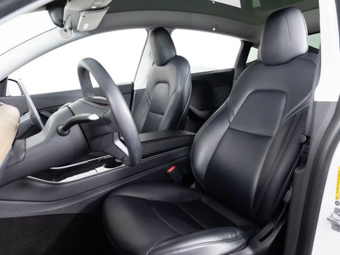 Used 2021 Tesla Model Y Long Range image 16