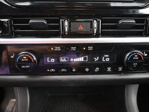 Used 2025 Nissan Pathfinder SV FWD image 24