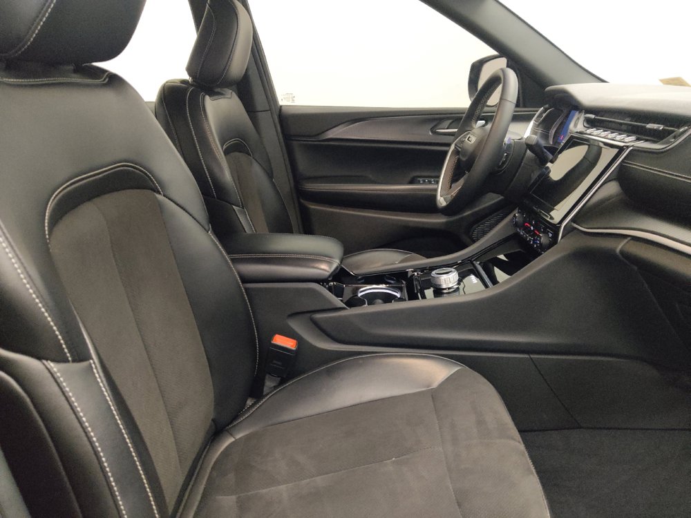 Used 2023 Jeep Grand Cherokee Altitude AWD/4WD image 21