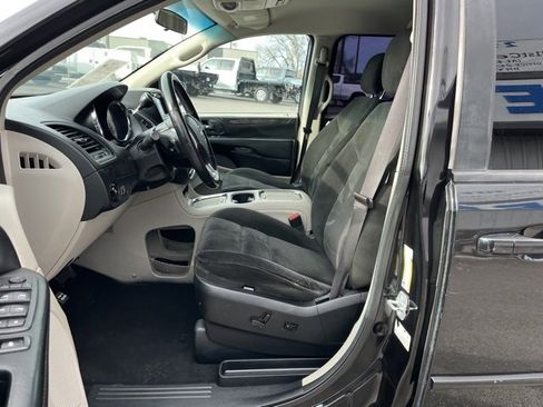 Used 2016 Dodge Grand Caravan SXT w/ Rear Park Assist Package image 31