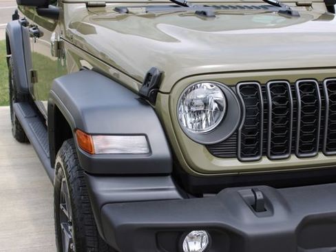 Used 2026 Jeep Wrangler Unlimited Sport AWD/4WD image 5