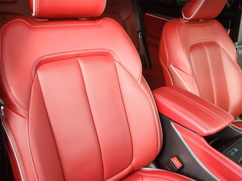 Used 2024 Jeep Wagoneer Launch Edition image 16