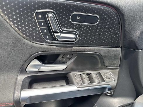 Used 2025 Mercedes-Benz GLB 250 image 20