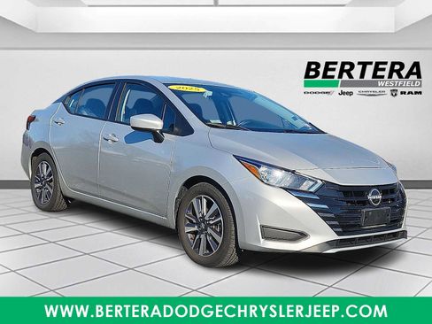 Used 2023 Nissan Versa SV image 1