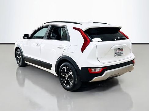 Certified 2023 Kia Niro EX image 5
