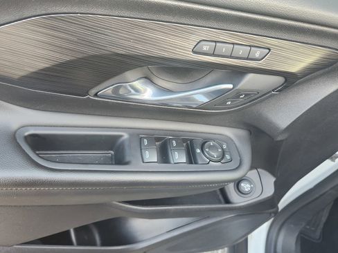 Used 2024 GMC Terrain SLT image 8