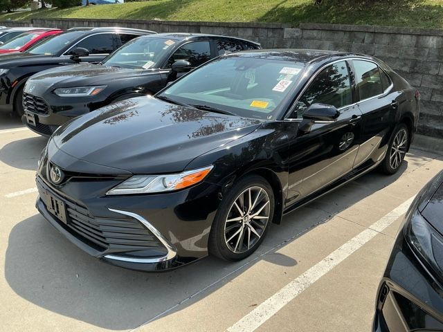 Used 2023 Toyota Camry XLE w/ Cold Weather Package AWD/4WD image 6