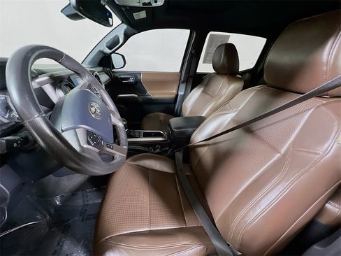 Certified 2018 Toyota Tacoma Limited image 20