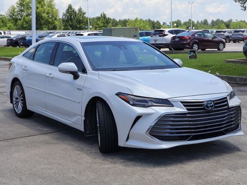 Used 2020 Toyota Avalon Limited FWD image 25