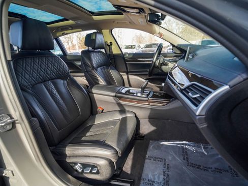 Used 2022 BMW 740i xDrive w/ Premium Package AWD/4WD image 27