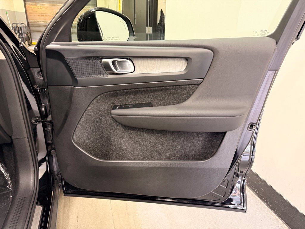 Used 2026 Volvo XC40 B5 Core AWD/4WD image 27