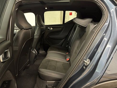 Certified 2022 Volvo XC40 P8 Recharge Plus image 14