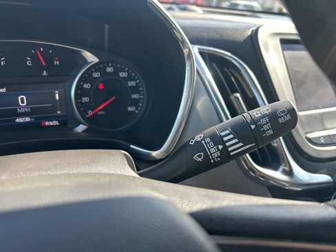 Used 2023 Chevrolet Equinox LT image 28