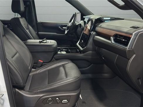 Used 2025 GMC Yukon XL Denali image 21