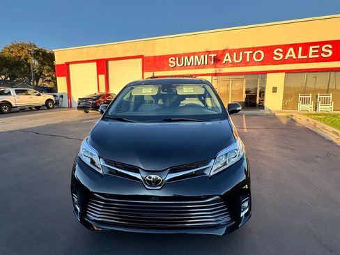 Used 2019 Toyota Sienna Limited Premium image 9