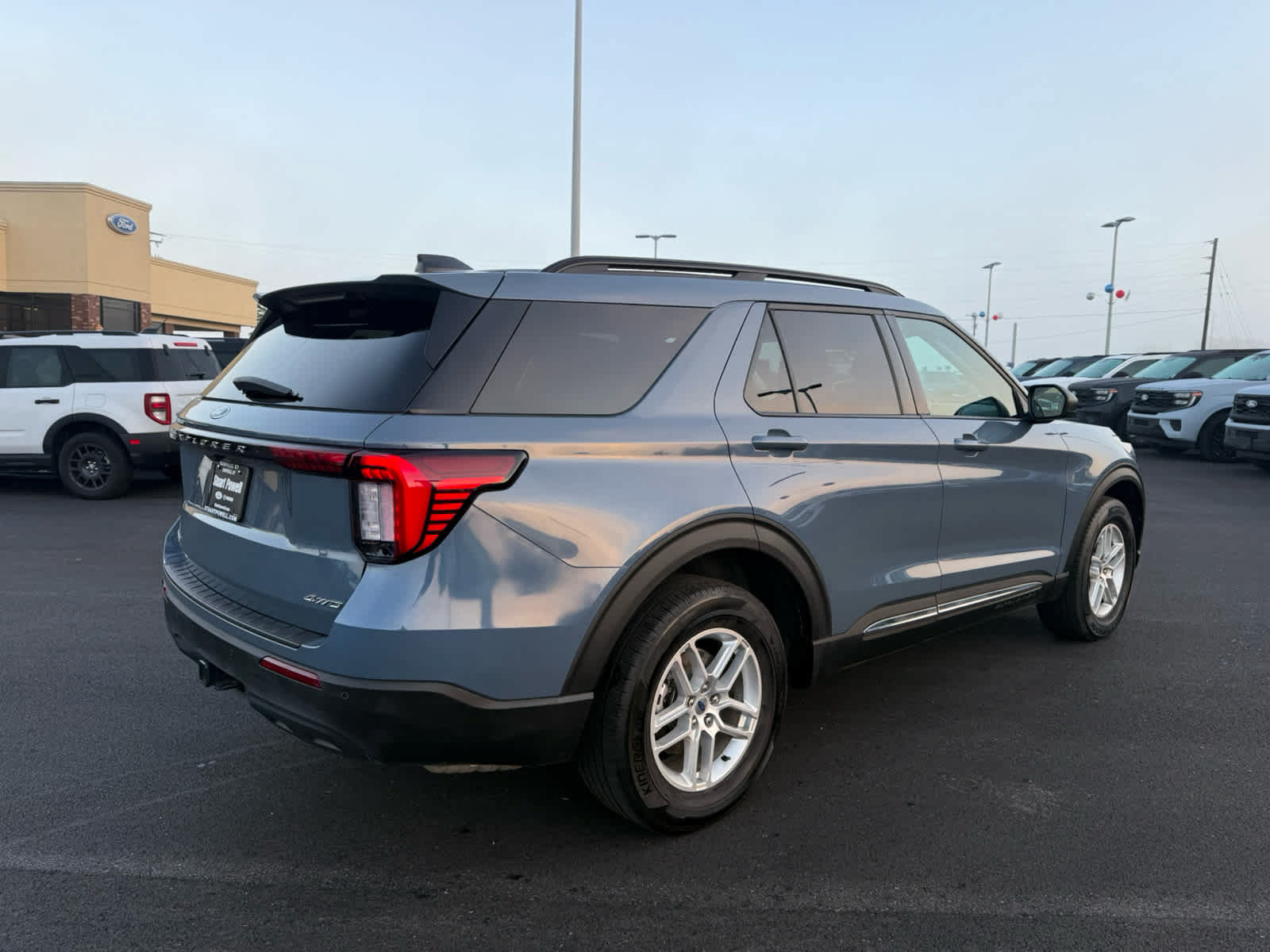 Used 2025 Ford Explorer Active AWD/4WD image 21