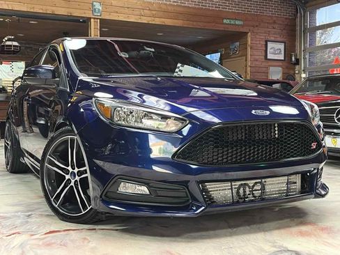 Used 2016 Ford Focus ST FWD image 4
