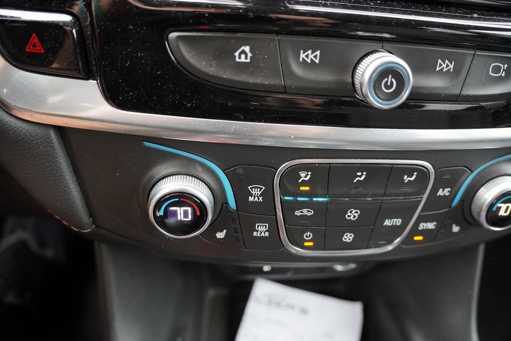 Used 2019 Chevrolet Traverse LT w/ LPO, Blackout Package AWD/4WD image 6